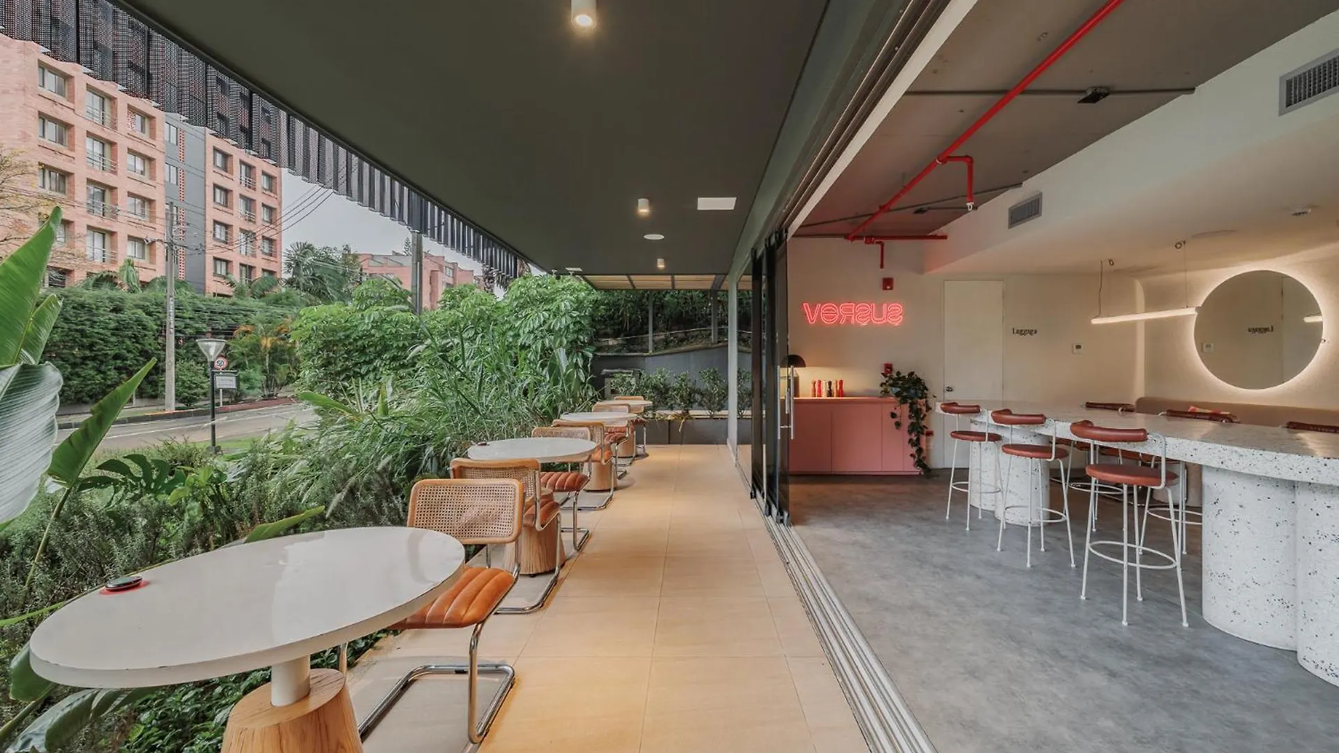Versus Hotel 메딜린 5*,
