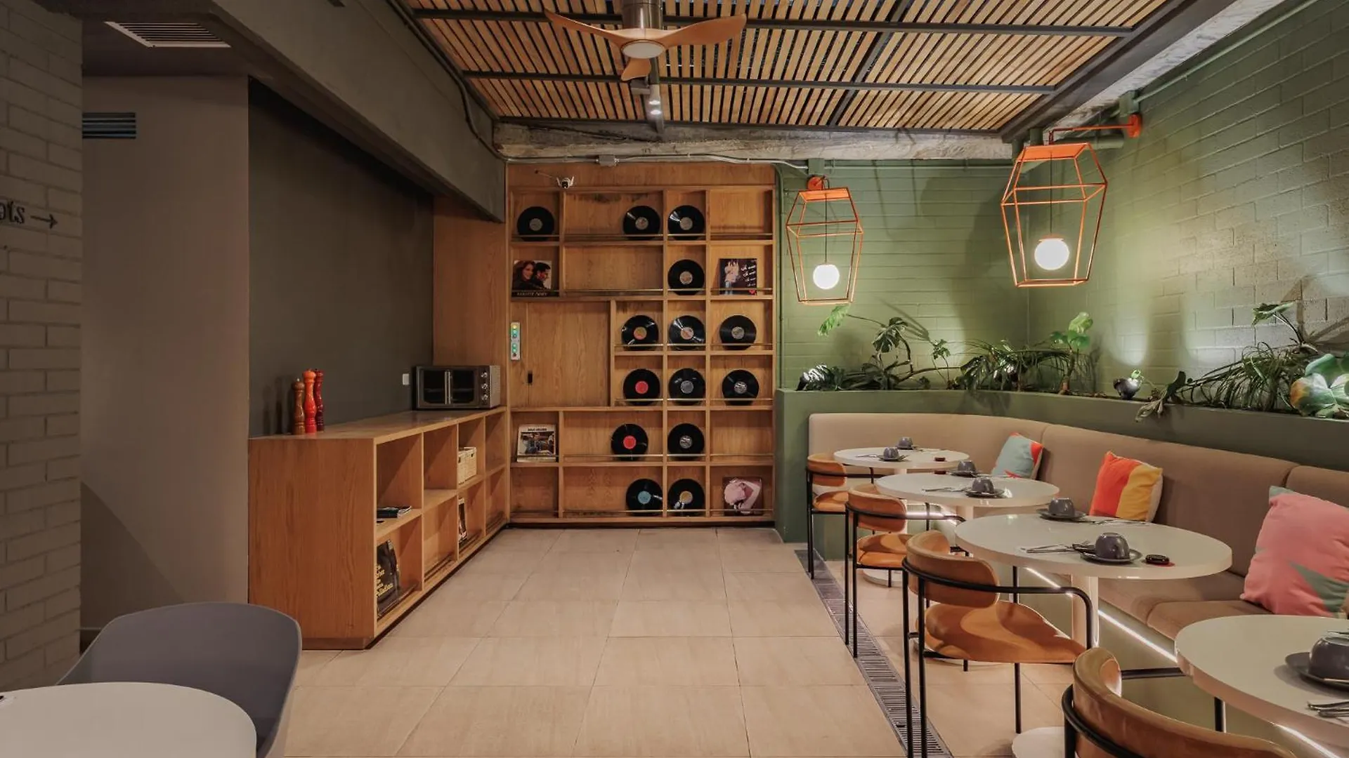 Versus Hotel 메딜린