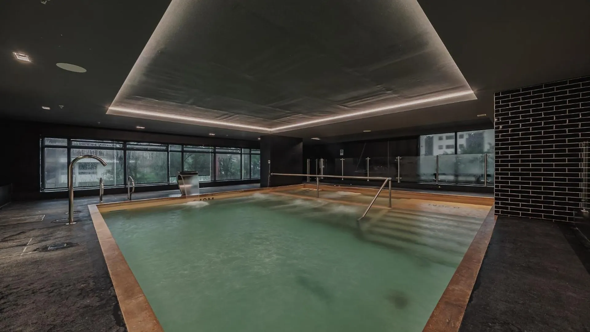 Versus Hotel 메딜린 5*,