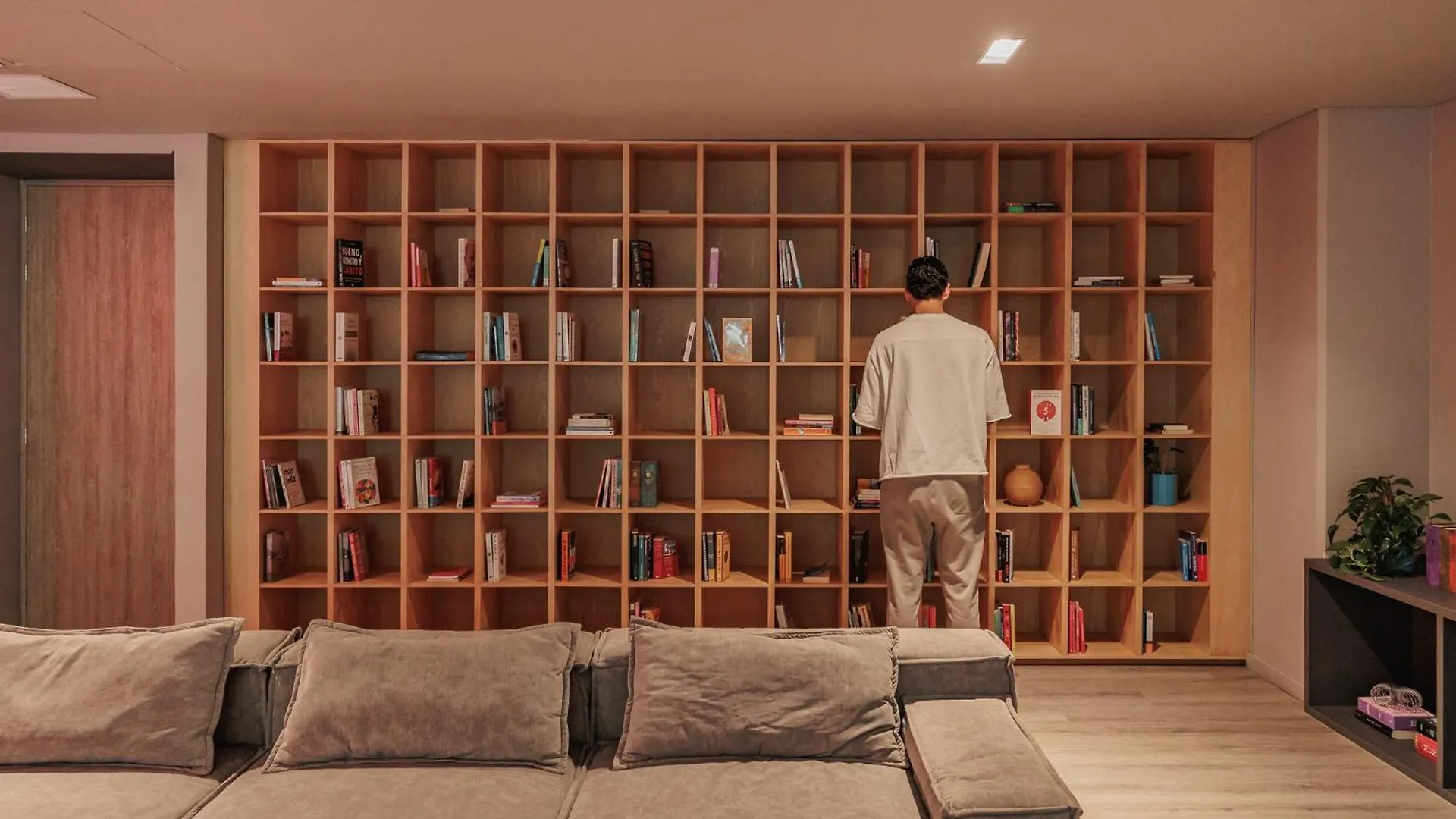 Versus Hotel 메딜린