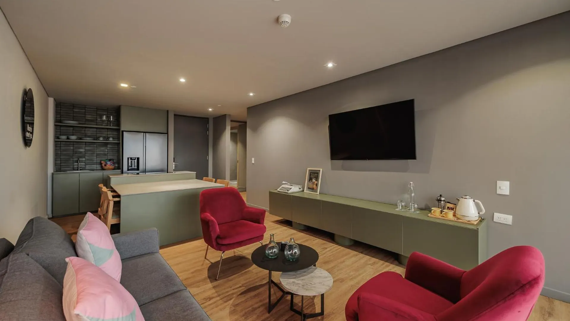 Versus Hotel 메딜린